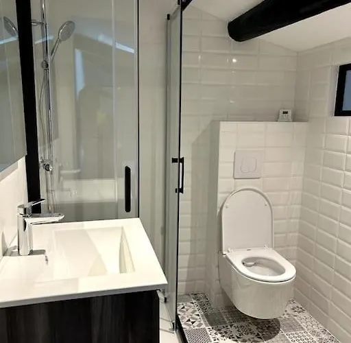 Apartament En Goguette Pour La Bronzette !